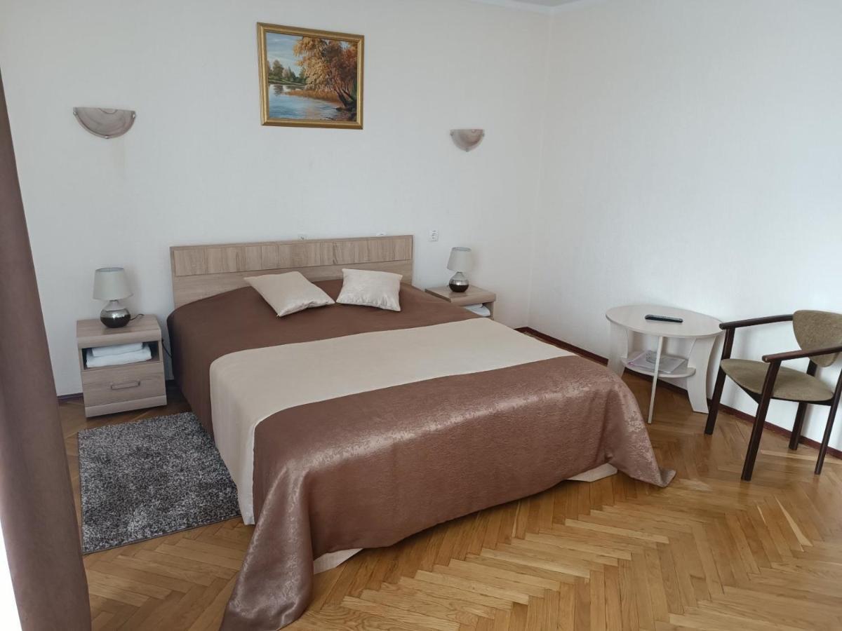 Agat Hotel Minsk Buitenkant foto