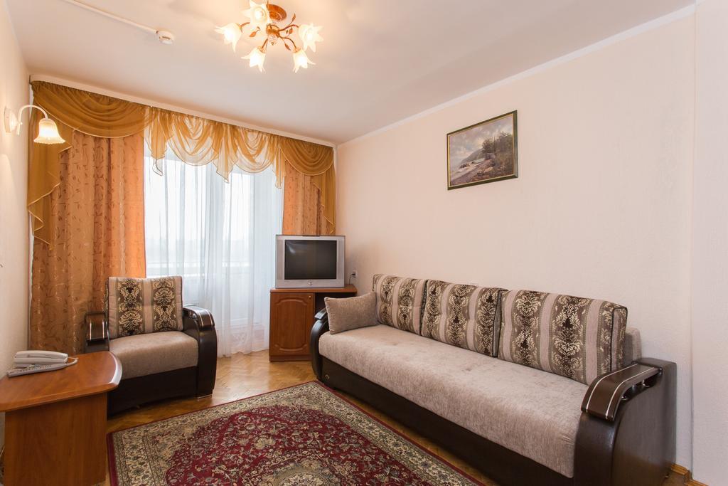 Agat Hotel Minsk Buitenkant foto