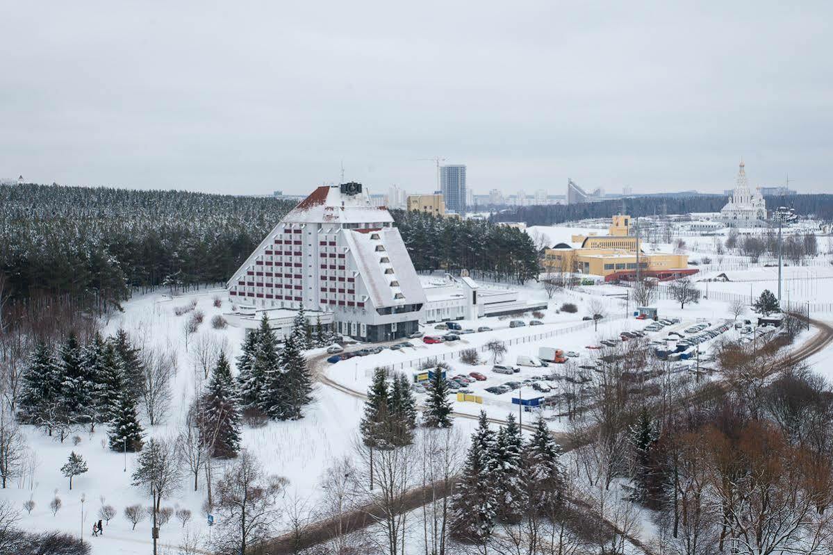 Agat Hotel Minsk Buitenkant foto